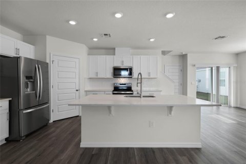 House in Winter Haven, Florida 4 bedrooms, 214.42 sq.m. № 1907872 - photo 3