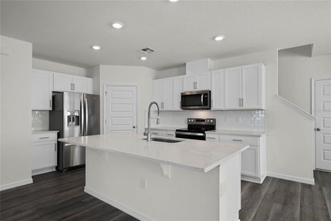 House in Winter Haven, Florida 4 bedrooms, 214.42 sq.m. № 1907872 - photo 4