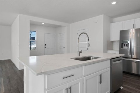 House in Winter Haven, Florida 4 bedrooms, 214.42 sq.m. № 1907872 - photo 6