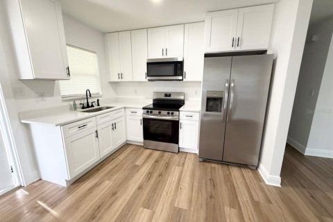 Casa en alquiler en Tampa, Florida, 3 dormitorios, 84.73 m2 № 1878163 - foto 2