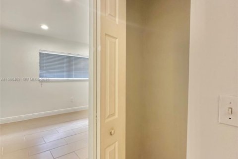 Apartment in Miami, Florida 2 bedrooms, 92.9 sq.m. № 2047008 - photo 13