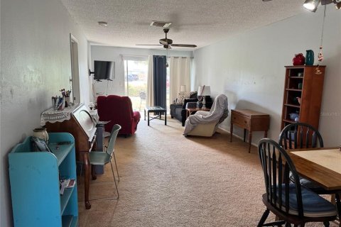 Condo in Port Richey, Florida, 2 bedrooms  № 1610020 - photo 12