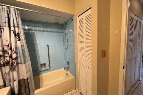 Condo in Port Richey, Florida, 2 bedrooms  № 1610020 - photo 30