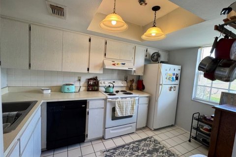 Condo in Port Richey, Florida, 2 bedrooms  № 1610020 - photo 2