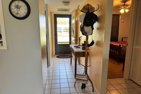 Condo in Port Richey, Florida, 2 bedrooms  № 1610020 - photo 5