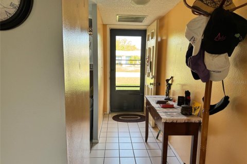 Condo in Port Richey, Florida, 2 bedrooms  № 1610020 - photo 10