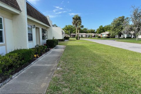 Condo in Port Richey, Florida, 2 bedrooms  № 1610020 - photo 8