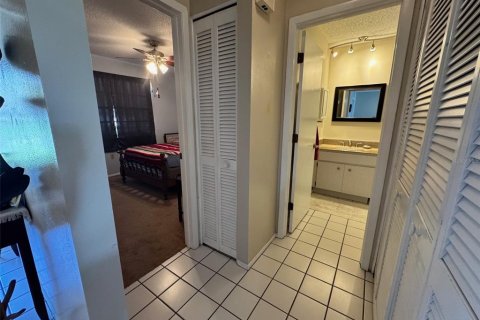 Condo in Port Richey, Florida, 2 bedrooms  № 1610020 - photo 25