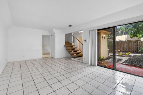 Townhouse in Palm Beach Gardens, Florida 2 bedrooms, 107.49 sq.m. № 2247332 - photo 11