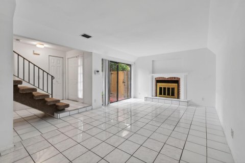 Townhouse in Palm Beach Gardens, Florida 2 bedrooms, 107.49 sq.m. № 2247332 - photo 10