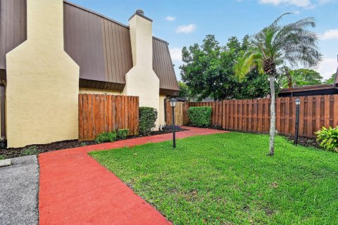 Townhouse in Palm Beach Gardens, Florida 2 bedrooms, 107.49 sq.m. № 2247332