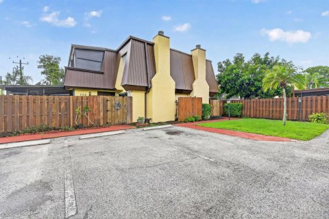 Townhouse in Palm Beach Gardens, Florida 2 bedrooms, 107.49 sq.m. № 2247332 - photo 3