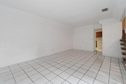 Townhouse in Palm Beach Gardens, Florida 2 bedrooms, 107.49 sq.m. № 2247332 - photo 12