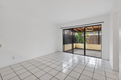 Townhouse in Palm Beach Gardens, Florida 2 bedrooms, 107.49 sq.m. № 2247332 - photo 14