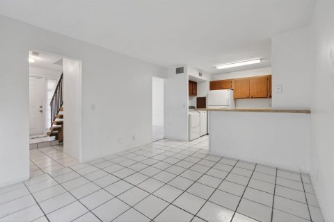 Townhouse in Palm Beach Gardens, Florida 2 bedrooms, 107.49 sq.m. № 2247332 - photo 13