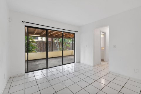 Townhouse in Palm Beach Gardens, Florida 2 bedrooms, 107.49 sq.m. № 2247332 - photo 15