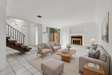 Townhouse in Palm Beach Gardens, Florida 2 bedrooms, 107.49 sq.m. № 2247332 - photo 9