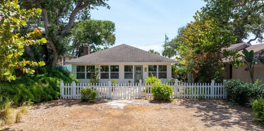 House in New Smyrna Beach, Florida 3 bedrooms, 135.82 sq.m. № 1732925