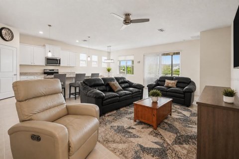 Villa ou maison à vendre à Zephyrhills, Floride: 4 chambres, 190.26 m2 № 2304602 - photo 9