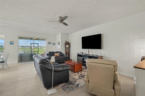 Villa ou maison à vendre à Zephyrhills, Floride: 4 chambres, 190.26 m2 № 2304602 - photo 11