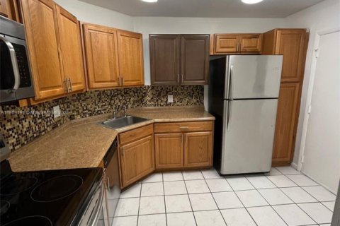 Condo in Lauderhill, Florida, 2 bedrooms  № 1750386 - photo 3