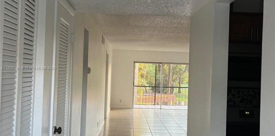 Condo in Lauderhill, Florida, 2 bedrooms  № 1750386