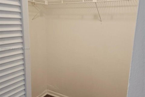 Condo in Lauderhill, Florida, 2 bedrooms  № 1750386 - photo 12