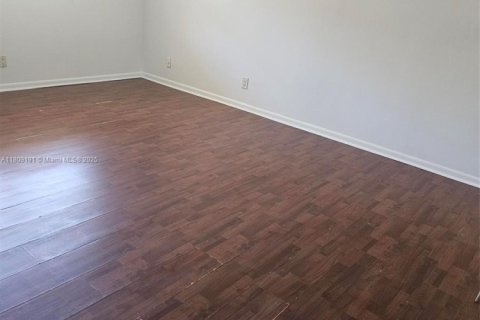 Condo in Lauderhill, Florida, 2 bedrooms  № 1750386 - photo 7