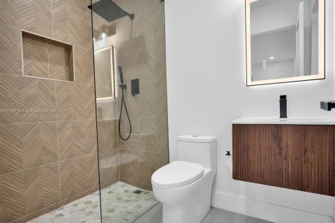 Купить виллу или дом в Уилтон-Мэнорс, Флорида 4 спальни, 208.1м2, № 1949021 - фото 18