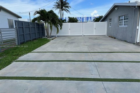 Купить виллу или дом в Майами, Флорида 3 спальни, 114.46м2, № 1966925 - фото 23