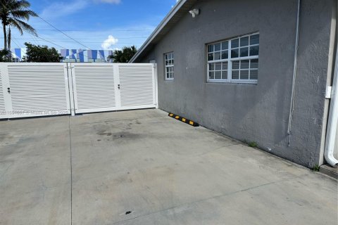 Купить виллу или дом в Майами, Флорида 3 спальни, 114.46м2, № 1966925 - фото 27