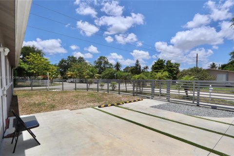 Купить виллу или дом в Майами, Флорида 3 спальни, 114.46м2, № 1966925 - фото 22