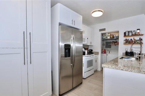 Купить виллу или дом в Майами, Флорида 3 спальни, 114.46м2, № 1966925 - фото 7