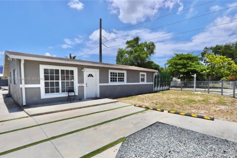 Дом в Майами, Флорида 3 спальни, 114.46м2 № 1966925