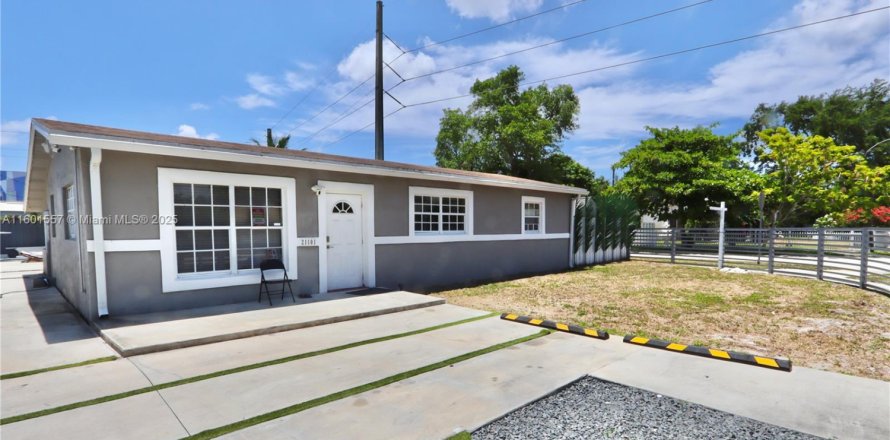 Дом в Майами, Флорида 3 спальни, 114.46м2 № 1966925