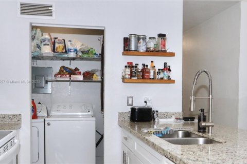 Купить виллу или дом в Майами, Флорида 3 спальни, 114.46м2, № 1966925 - фото 6