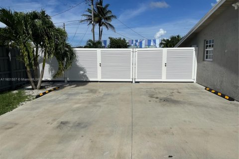 Купить виллу или дом в Майами, Флорида 3 спальни, 114.46м2, № 1966925 - фото 24
