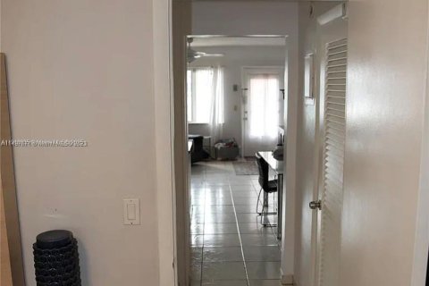 Condominio en alquiler en Hallandale Beach, Florida, 1 dormitorio, 58.06 m2 № 1974024 - foto 6