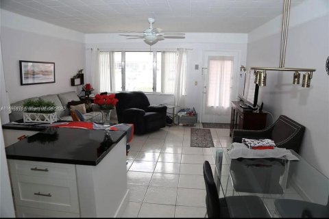 Condominio en alquiler en Hallandale Beach, Florida, 1 dormitorio, 58.06 m2 № 1974024 - foto 3
