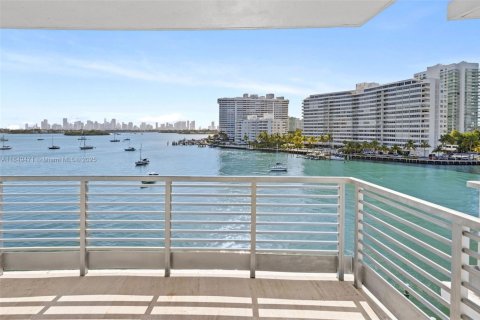 Купить кондоминиум в Майами-Бич, Флорида 3 спальни, 171.13м2, № 1981943 - фото 30