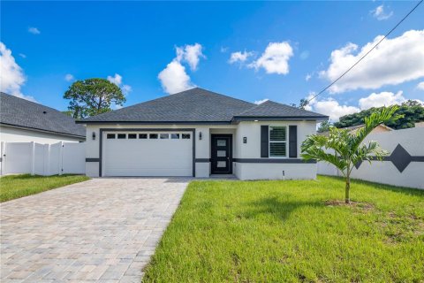 House in Orlando, Florida 4 bedrooms, 149.94 sq.m. № 1803791 - photo 1
