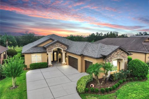 House in Dade City, Florida 3 bedrooms, 214.79 sq.m. № 1893690 - photo 1