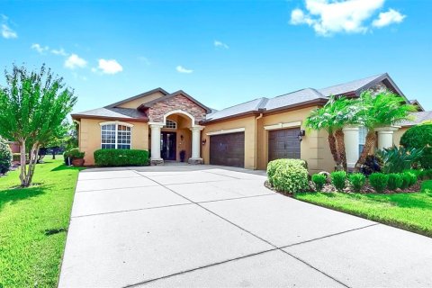 House in Dade City, Florida 3 bedrooms, 214.79 sq.m. № 1893690 - photo 3