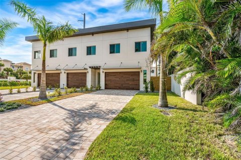 Adosado en venta en Indialantic, Florida, 3 dormitorios, 162.39 m2 № 1894015 - foto 1