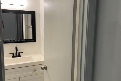 Снять в аренду таунхаус в Форт-Лодердейл, Флорида 2 спальни, 94.02м2, № 2017513 - фото 2