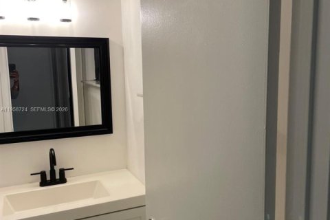 Снять в аренду таунхаус в Форт-Лодердейл, Флорида 2 спальни, 94.02м2, № 2017513 - фото 6