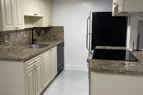 Таунхаус в Форт-Лодердейл, Флорида 2 спальни, 94.02м2 № 2017513