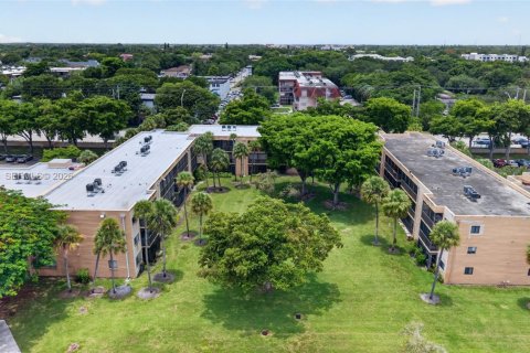 Condominio en Miami, Florida, 2 dormitorios  № 2244302