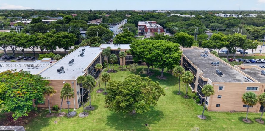 Condominio en Miami, Florida, 2 dormitorios № 2244302