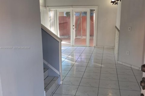 Casa en alquiler en Miami, Florida, 3 dormitorios, 145.86 m2 № 2010455 - foto 4